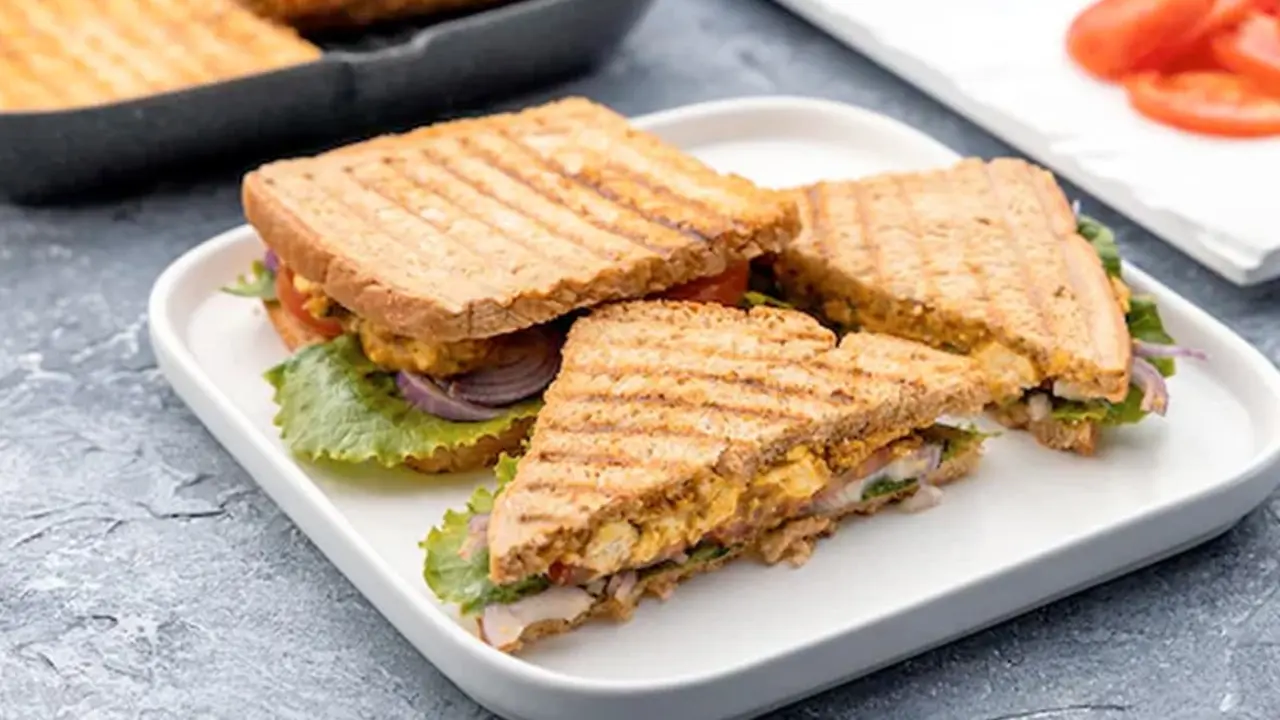 Grilled Paneer Sandwich Recipe कम मसाले और ज्यादा स्वाद, सुबह के नाश्ते से लेकर बच्चों के टिफिन तक